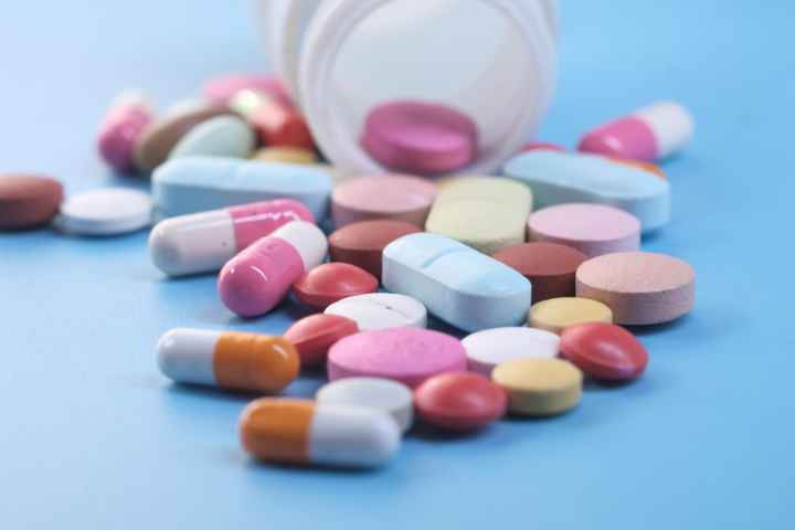 Mercado farmacêutico fatura R$ 23,6 bilhões em setembro, apesar de queda no volume